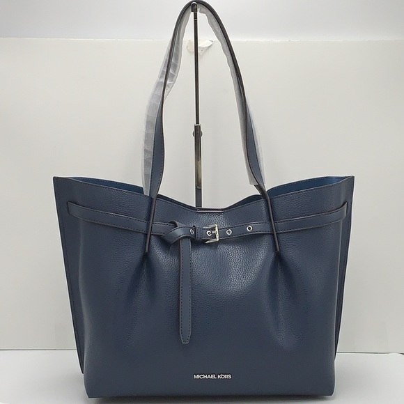 MICHAEL KORS OUTLET
Emilia Large Pebbled Leather Tote Bag
COLOR NAVY
NWT - Picture 2 of 16